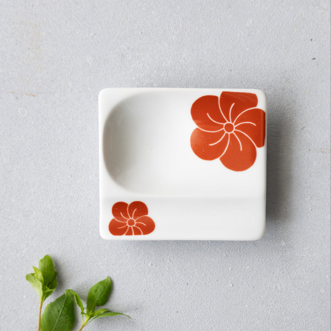 Modern Japanese Style Mini Handy Dishes with Red