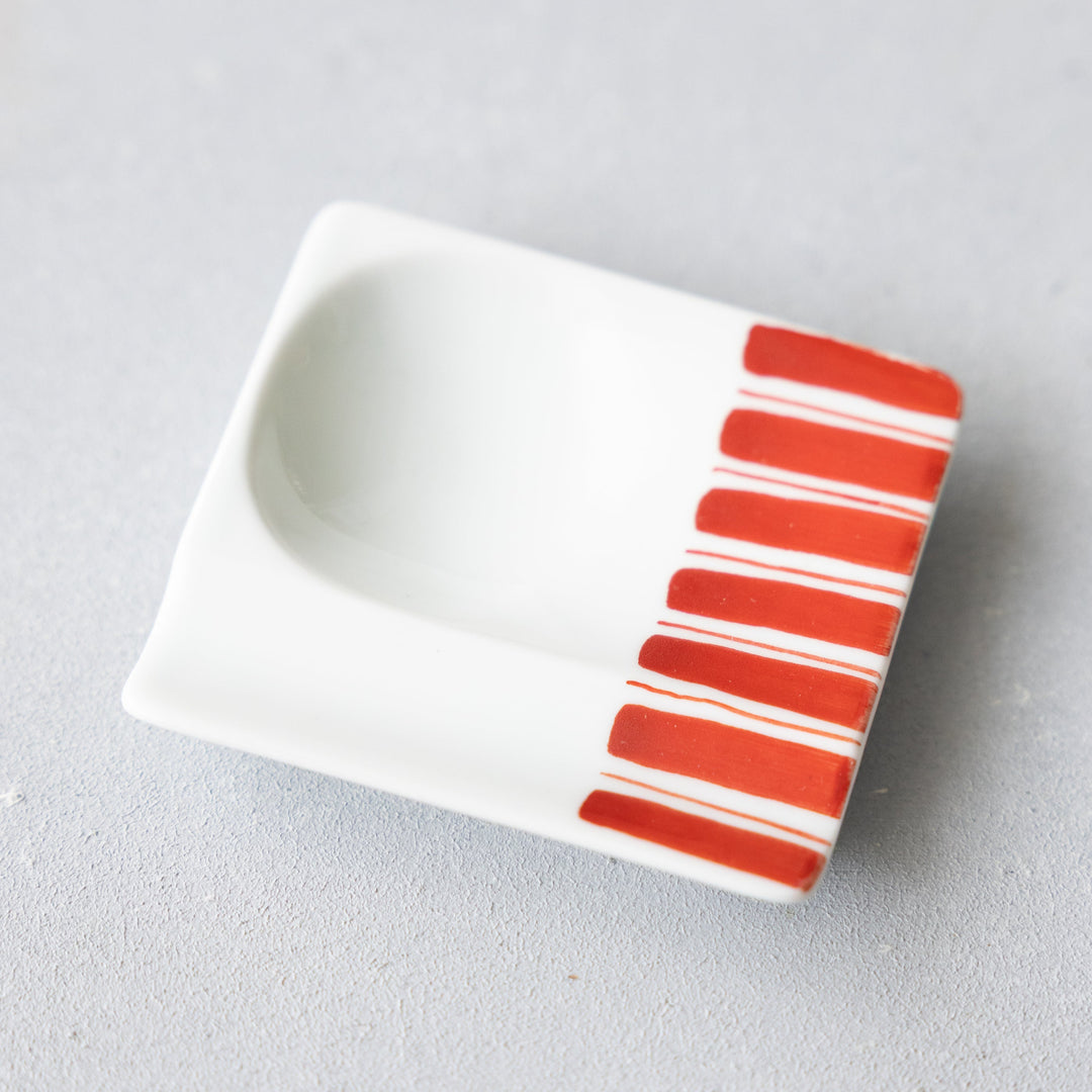 Modern Japanese Style Mini Handy Dishes with Red