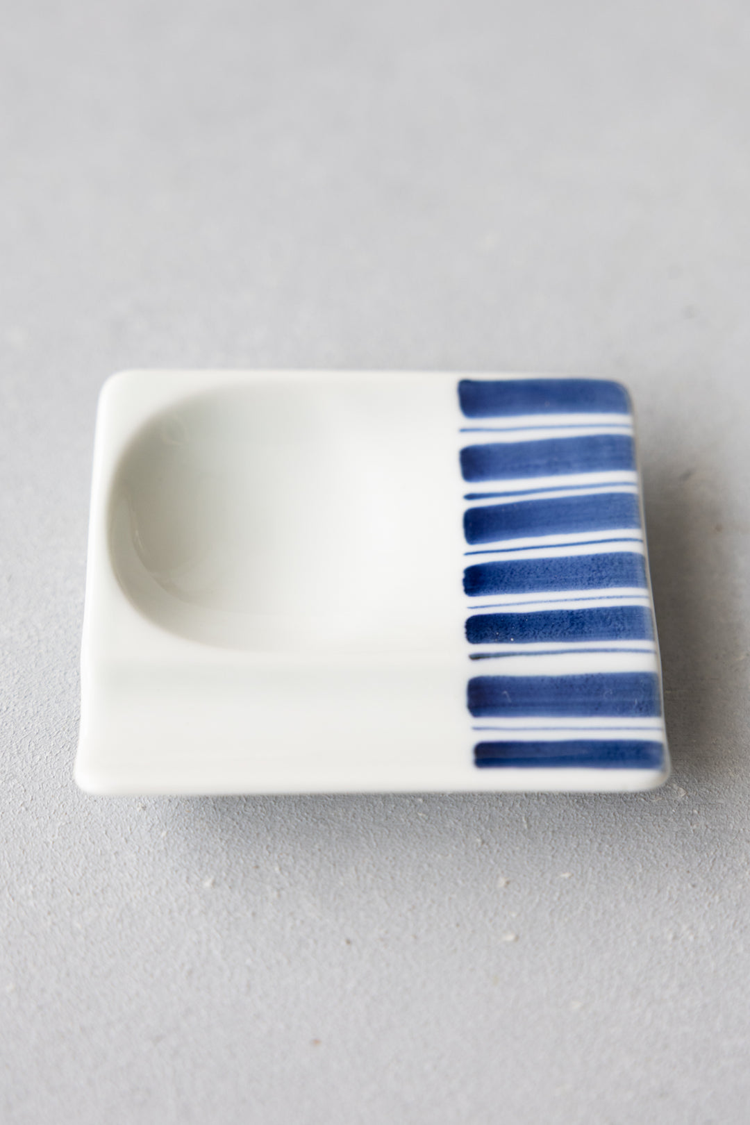 HASAMI | Multi-Purpose Chopstick Rest – Sauce Dish & Rest in One