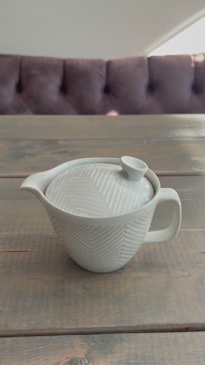 HASAMI | Teapot